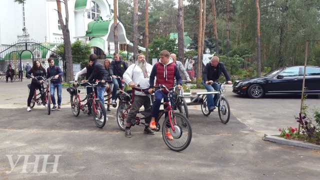 В Киеве состоялся велопробег незрячих людей на тандемах (ВИДЕО)